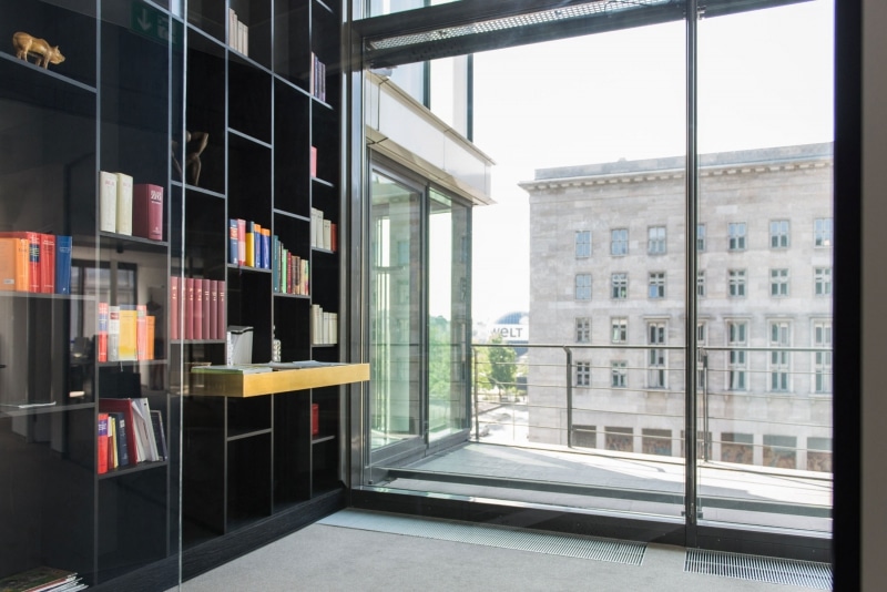 muesiemue Interiordesign, individuelle Regale, Funktion und Design von handwerkplusdesign für berliner Kanzlei