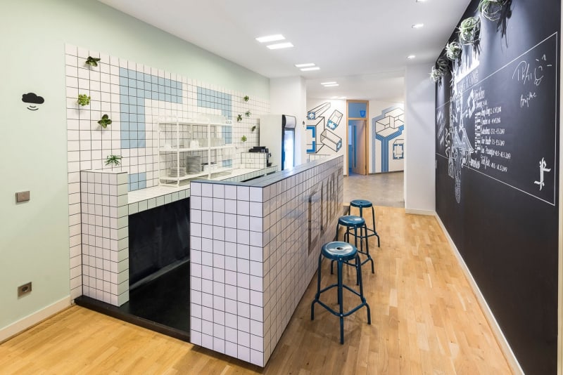 muesiemue Interiordesign, Coworking Office und Empfang mit Küche, Funktion und Design von handwerkplusdesign und Tonia Welter für Cube-Global