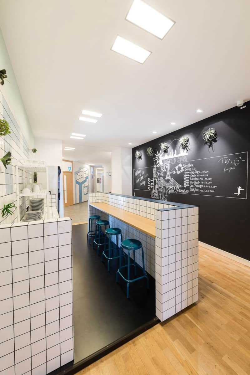 muesiemue Interiordesign, Coworking Office und Empfang mit Küche, Funktion und Design von handwerkplusdesign und Tonia Welter für Cube-Global